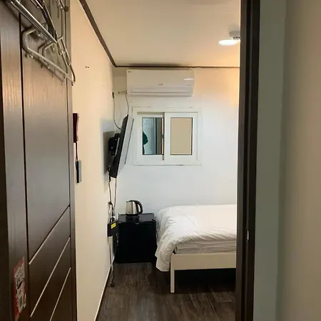 J Mini Hotel & House Seoul Exterior photo